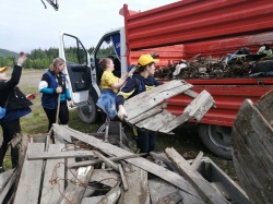 Работа в рамках проведения санитарной пятницы по благоустройству на территории Северо-Енисейского района